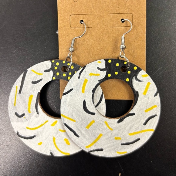 Handmade Jewelry - Stylish Black and White Earrings